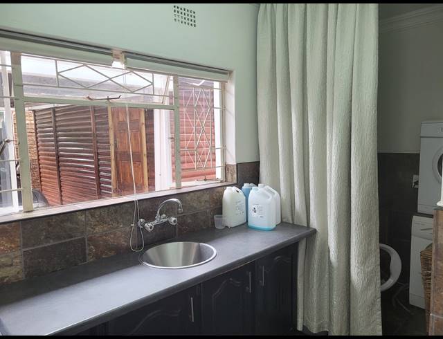 5 BEDROOM HOUSE SOLD IN SINOVILLE